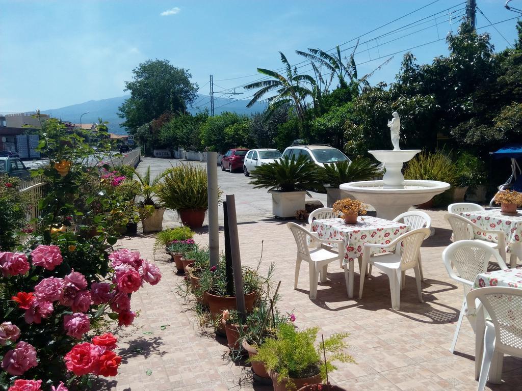 Hotel Eliseo Giardini Naxos Exterior photo